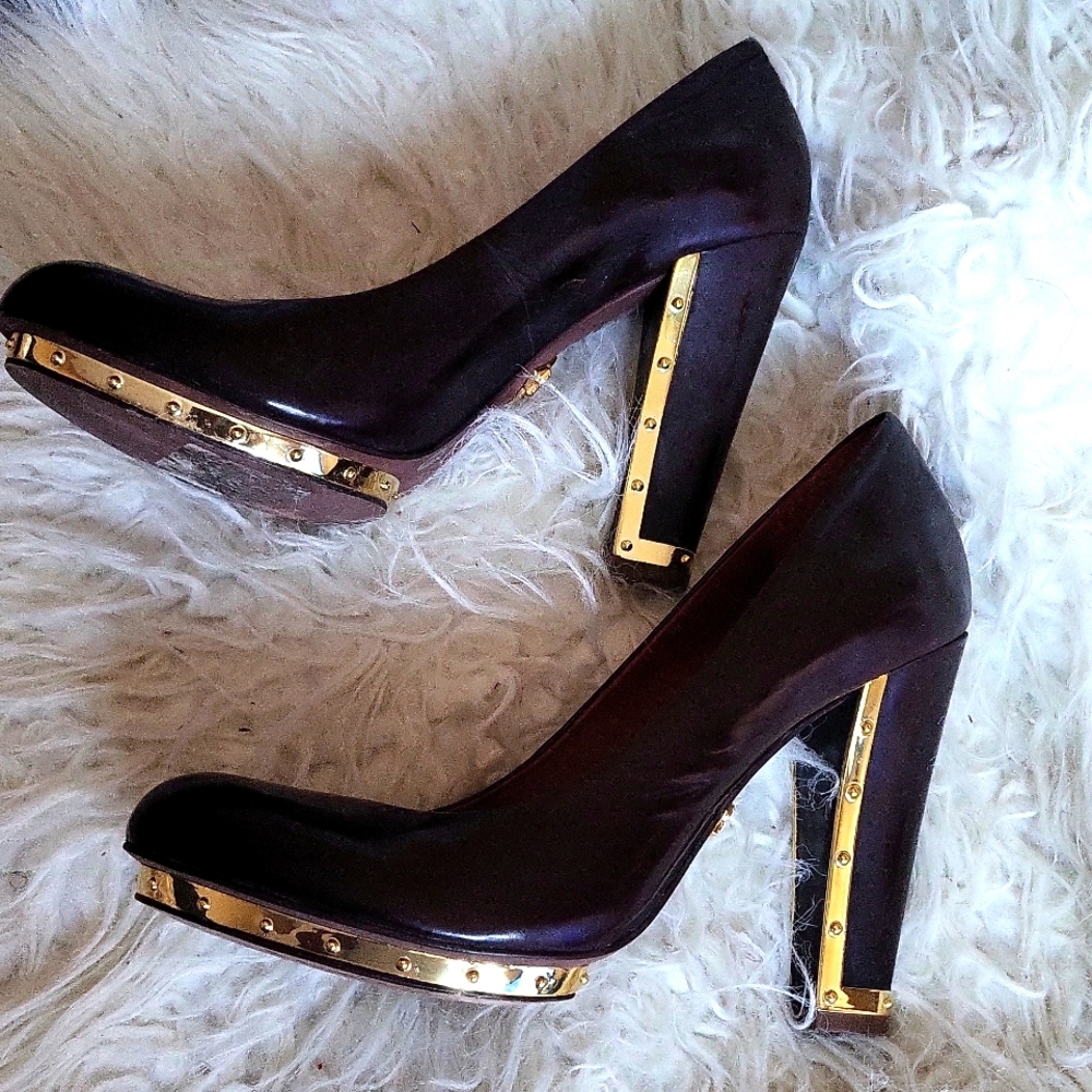 BCBG MAX AZRIA Pre-owned Leather Heels In Burgundy